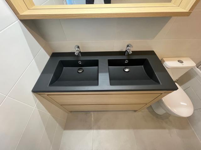 Détail des vasques noires