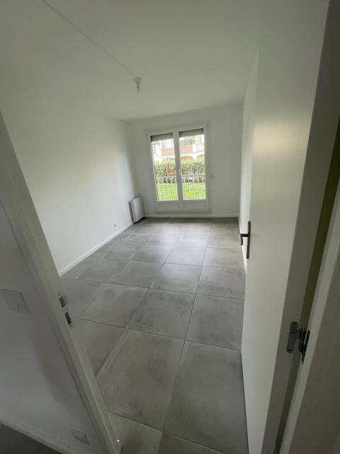 Pièce avec porte-fenêtre