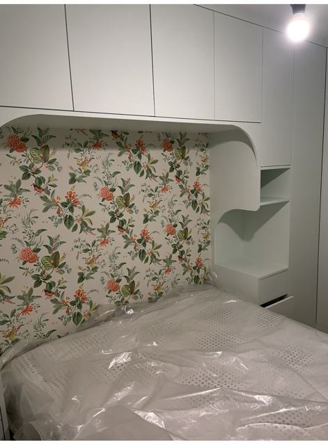 Détail de la tête de lit et des niches